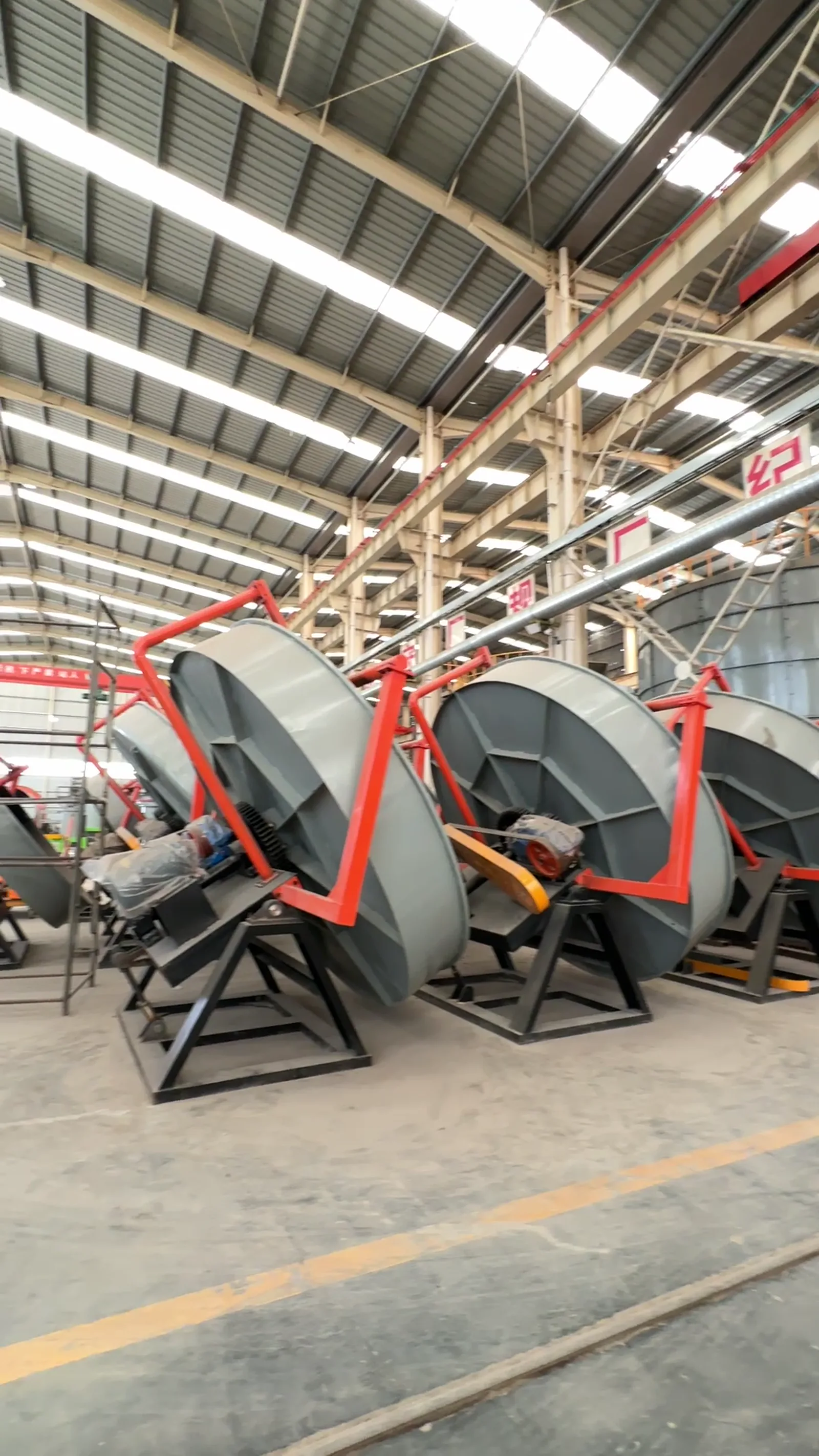 Real disc granulators in the workshop