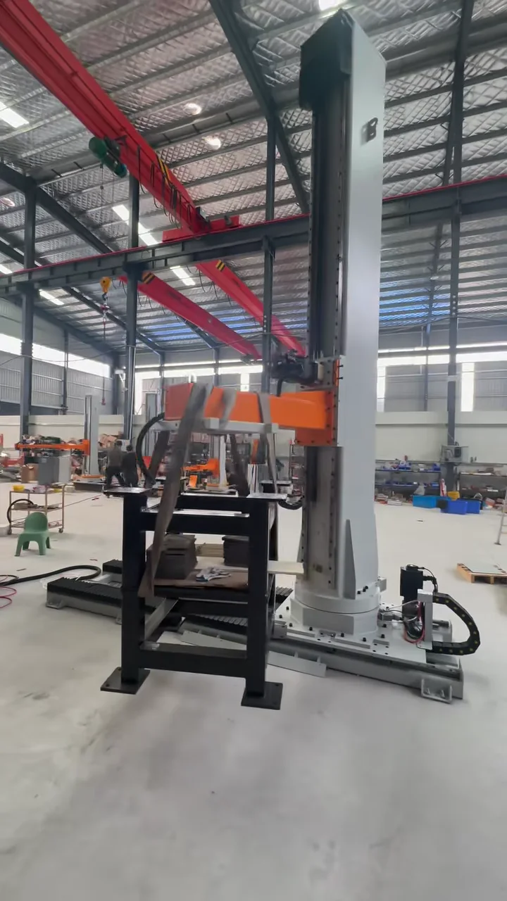 Column palletizer in the workshop