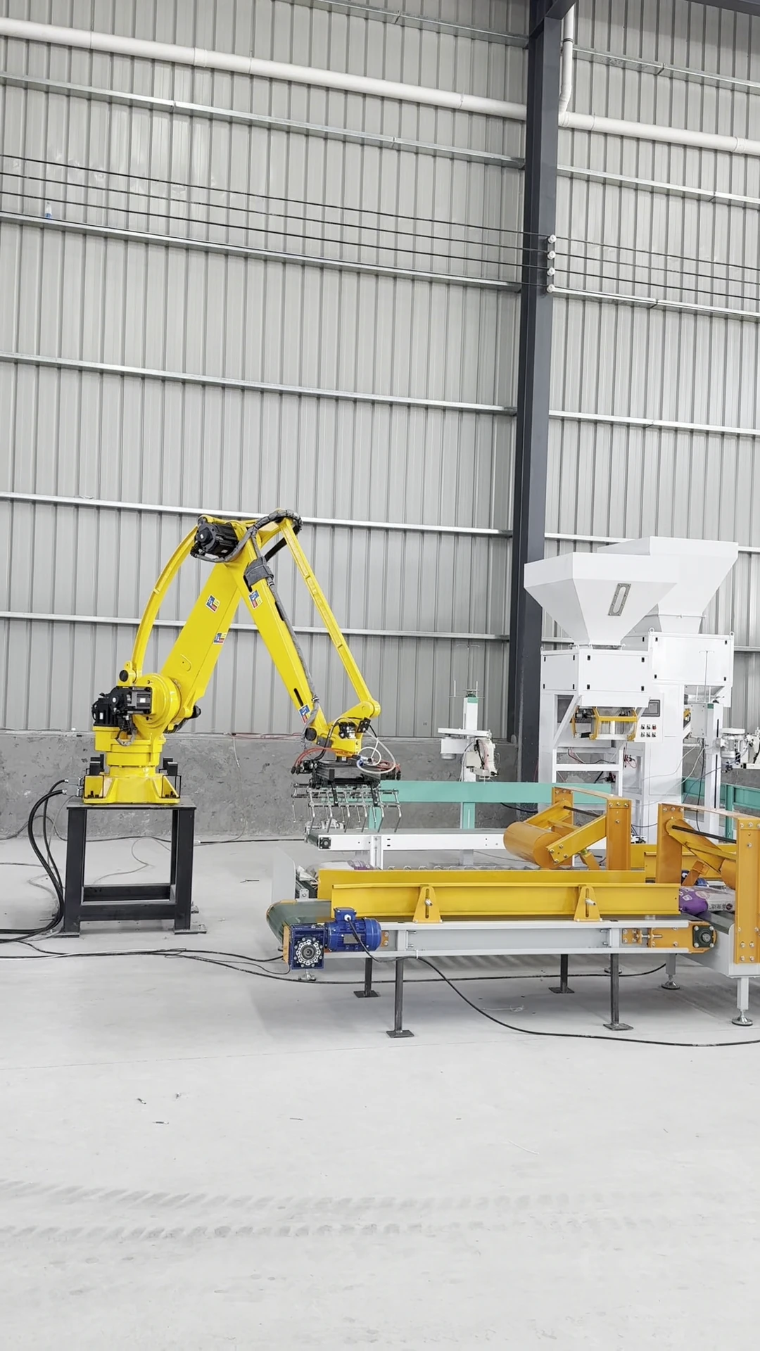 Robotic palletizing workstation test
